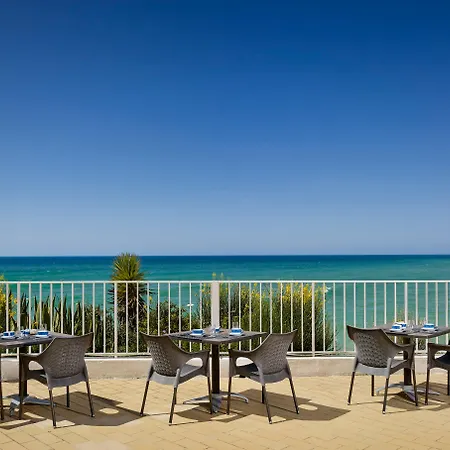 Отель Algarve - Armacao De Pera, An Ihg