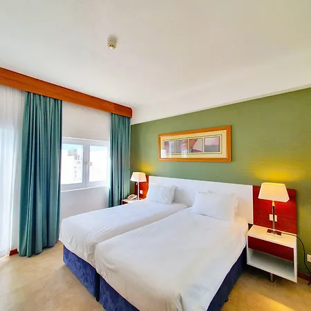 Отель Algarve - Armacao De Pera, An Ihg