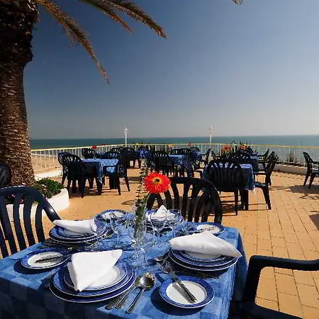 Отель Algarve - Armacao De Pera, An Ihg Армасан-де-Пера